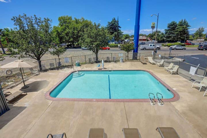 Pool 20 of 27