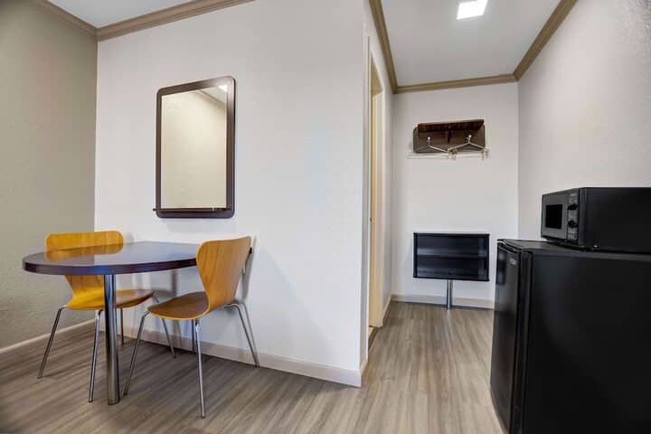 Room 14 of 27