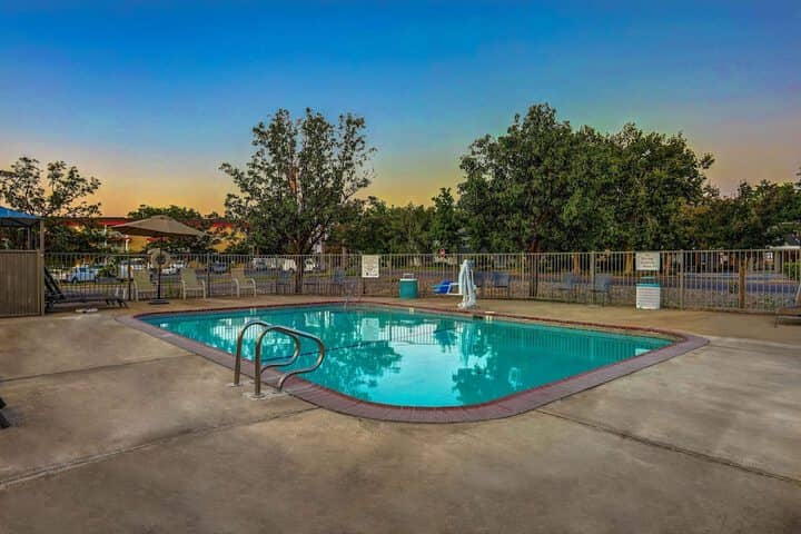 Pool 19 of 27