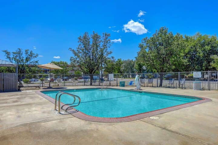 Pool 21 of 27