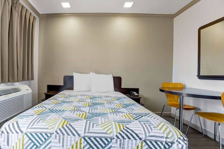 Room 5 of 27